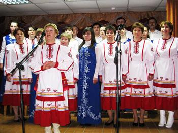 На сцене коллектив художественной самодеятельности Байгуловского сельского поселения 